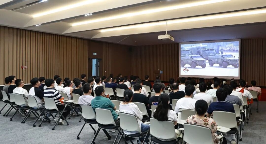 愿以吾輩之青春 捍衛(wèi)盛世之中華 | 江蘇北人組織觀看九三閱兵儀式 愿以吾輩之青春 捍衛(wèi)盛世之中華 | 江蘇北人組織觀看九三閱兵儀式